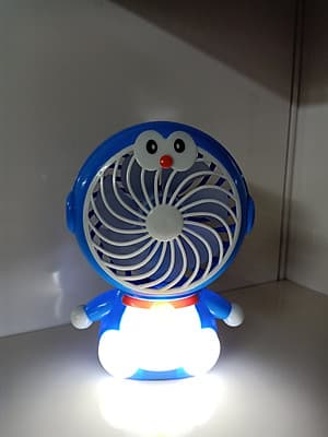 Quạt Cầm Tay Mini  Để Bàn 2in1  HT  Hinh Doreamon ngộ nghĩnh có đèn ngủ cho bé NO.SY801