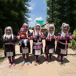 Vé Làng Moo Baan Chon Pao Pattaya, Thái Lan (Vé Vào Cổng + Cưỡi Voi + Đưa Đón)