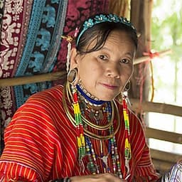 Vé Làng Moo Baan Chon Pao Pattaya, Thái Lan (Vé Vào Cổng + Cưỡi Voi + Đưa Đón)