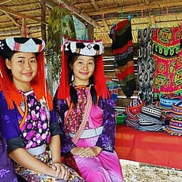 Vé Làng Moo Baan Chon Pao Pattaya, Thái Lan (Vé Vào Cổng + Cưỡi Voi + Đưa Đón)