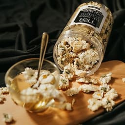 Trà Hoa Cúc Trắng Sấy Khô Nguyên Bông DK Harvest - 50g - có vị đắng, cay, tính mát, tác dụng thanh nhiệt, hạ hỏa, giải độc.