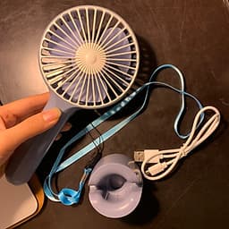 Quạt mini cầm tay để bàn chạy êm pin 8 tiếng tiện dụng