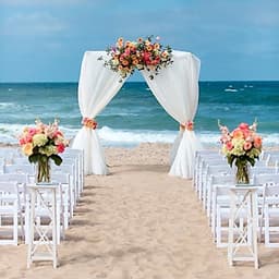 [2021] Golden Coast Resort & Spa 4* Phan Thiết - Gói Ăn 03 Bữa, Hồ Bơi, Bãi Biển Riêng, Gần Kê Gà, Nhiều Ưu Đãi Hấp Dẫn