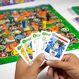 Combo Boardgame Lớp Học Mật Ngữ - Cuộc Đua Sao Chổi và 100 sleeves bọc bài