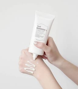 Kem chống nắng làm sáng da, giảm bóng nhờn Klairs Soft Airy UV Essence SPF50/PA++++ 80ml
