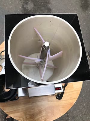 Máy bóc vỏ tỏi inox, sáng đẹp,chạy điện.
