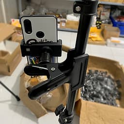 Kẹp điện thoại đa năng vào thân tripod / giá đỡ 3 chân, hoặc vào bàn ghế, cửa kính hỗ trợ livestream, chụp ảnh, quay video nhiều máy