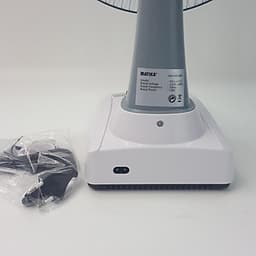 Quạt tích điện Matika 18W nhỏ gọn, thích hợp nhiều không gian màu trắng xám MTK-6312