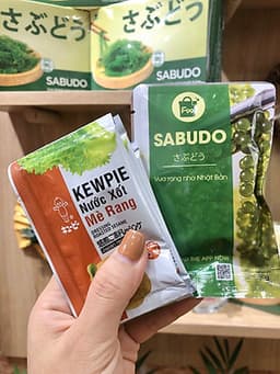 Rong Nho Biển Khô (Tách Nước) Sabudo Nhật Bản Hộp 12 Gói [ Tặng 12 gói sốt mè rang KEWPIE]