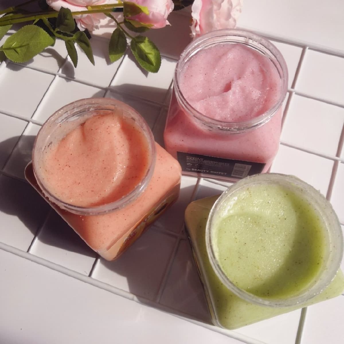 Tẩy Tế Bào Chết Toàn Thân Dưỡng Ẩm Và Sáng Mịn Da Hương Bơ Scentio Avocado 350ml