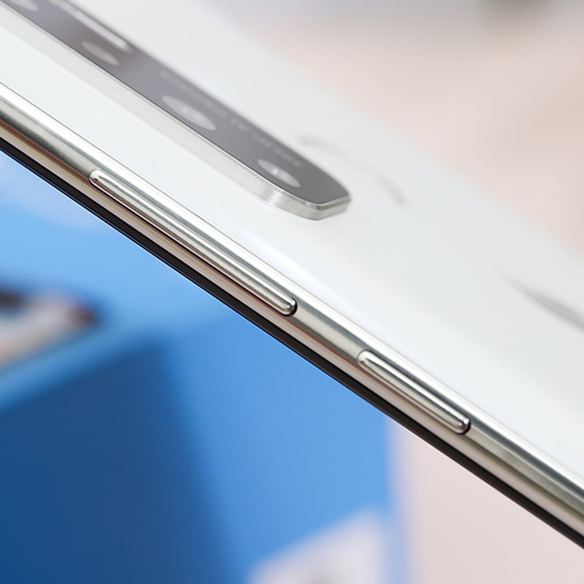 Điện Thoại Vsmart Live 4 (6GB/64GB) - Hàng Chính Hãng