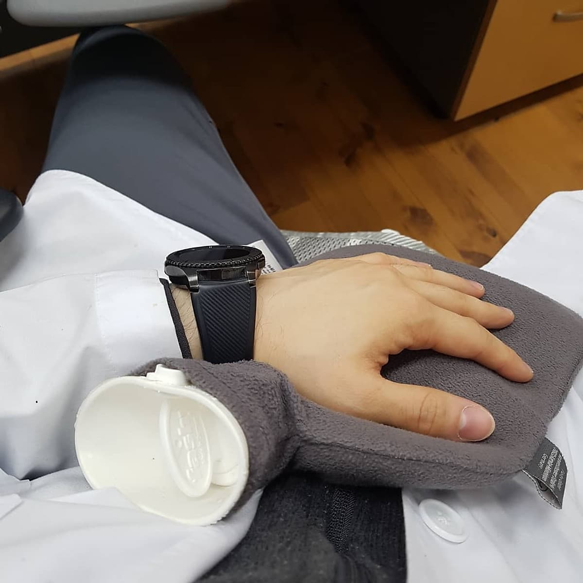 Túi chườm nóng lạnh Fashy Đức dòng bọc lông cừu phù hợp cho người lớn