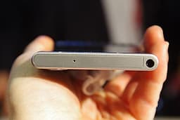 Điện Thoại BlackBerry KEYone (Silver) - Hàng Chính Hãng